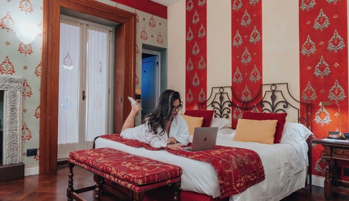 Habitación triple Deluxe, 1 cama de matrimonio con sofá cama