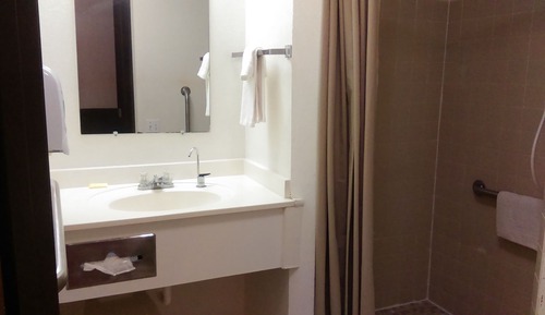 Hab. estándar, 2 matrimoniales, no fum.