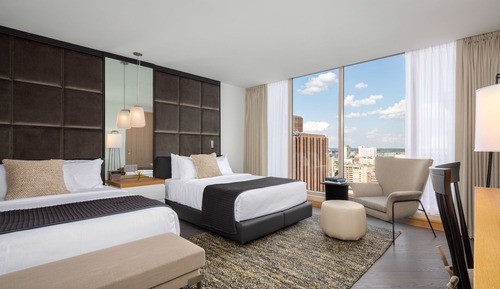 Habitación Club, 2 camas de matrimonio (Skyline Club Level)