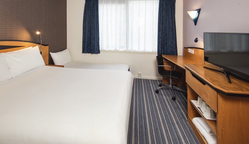 Habitación estándar, 1 cama doble con sofá cama (with Free Hot Breakfast)