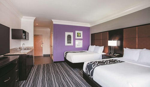 Habitación, 2 camas de matrimonio, accesible para personas con discapacidad (ADA Walk in Shower)