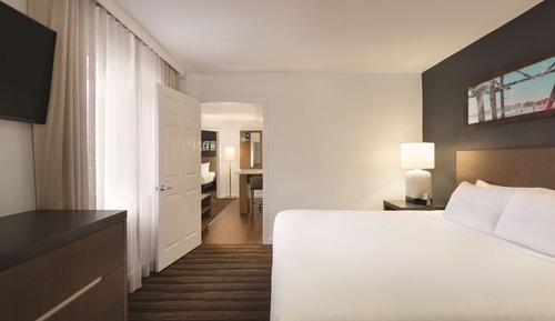 Suite, 2 habitaciones (1 KingBed,1 QueenBed,Roll-In Shower)