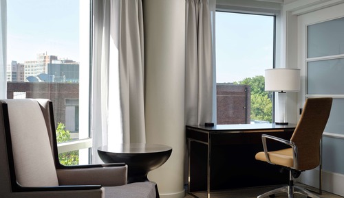 Suite estudio, 1 cama de matrimonio grande, en esquina