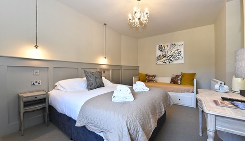 Suite, baño privado (2 Adults and 1 child )