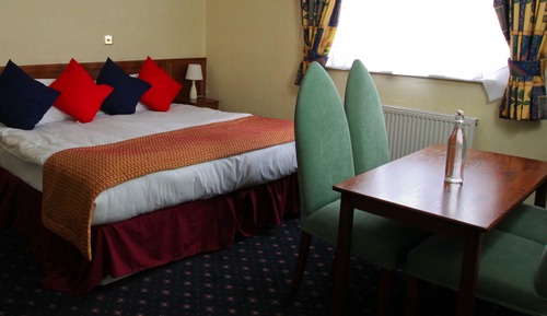 Habitación Deluxe doble, baño privado, vistas al patio ( Sofa bed in the room)