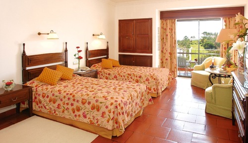 Habitación clásica con 1 cama doble o 2 individuales, vistas al jardín