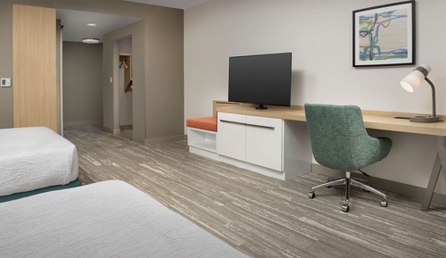 Habitación, 2 camas de matrimonio, accesible para personas con discapacidad (Roll-In Shower)