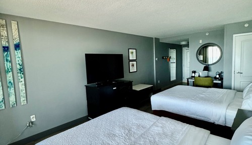 Estudio, 2 camas de matrimonio, balcón, vistas a la ciudad