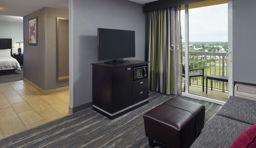 Habitación, 2 camas de matrimonio, vistas a la ciudad (Mobility & Hearing, Roll-in Shower)