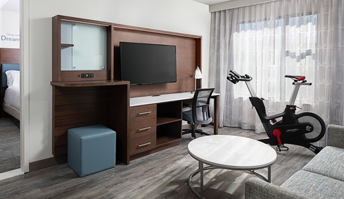 Suite, 1 cama de matrimonio grande, ducha adaptada (Communications Accessible)