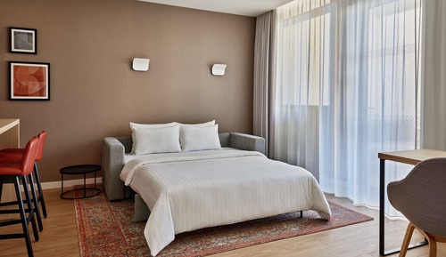 Estudio superior, 1 cama de matrimonio grande con sofá cama, cocina