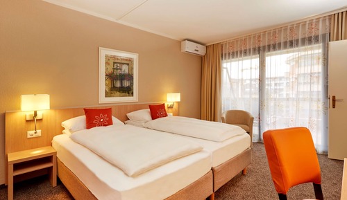 Habitación doble superior, vistas parciales al lago