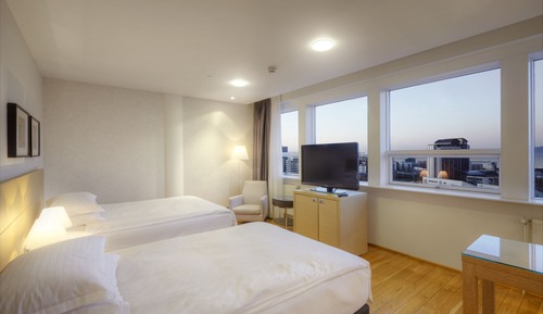 Habitación con 2 camas individuales, vistas a la montaña