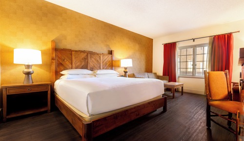 Habitación Deluxe, 1 cama de matrimonio grande, vistas a la ciudad (Deluxe King ADA Tub)