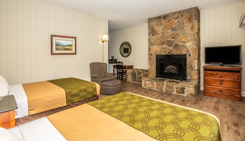 Habitación, 2 camas dobles, vistas a la montaña (with Fireplace)