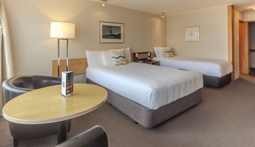 Habitación superior (1 Double 1 Single)