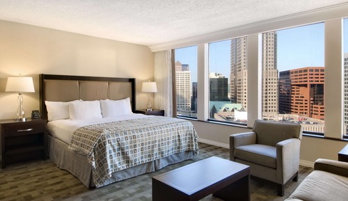 1 cama de matrimonio grande, accesible