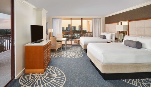 Habitación, 2 camas de matrimonio, balcón (Coastal View)