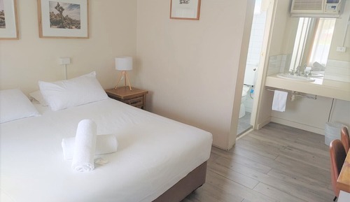 Habitación estándar con 1 cama doble o 2 individuales, no fumadores (Standard Double)