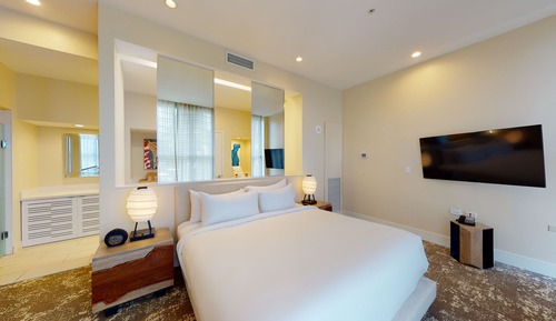 Loft, 1 cama de matrimonio grande, patio (Bi-Level)