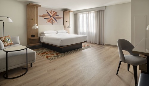 Habitación, 1 cama de matrimonio grande (Mobility/Hearing Accessible, Tub)