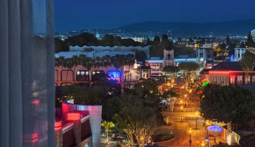 Premium Downtown Disney View - Two Queen Beds and Day Bed