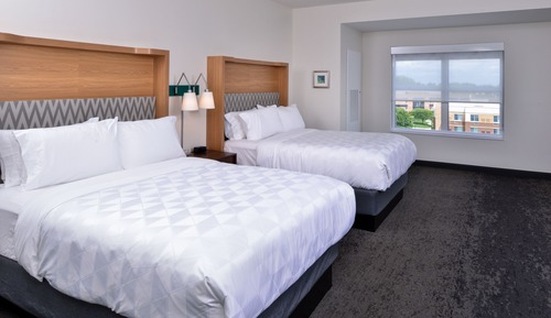 Habitación estándar, 2 camas de matrimonio (Mobility, Roll-In Shower)