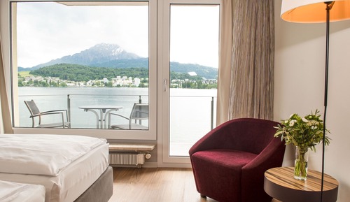 Habitación clásica con 2 camas individuales, balcón, vistas al lago