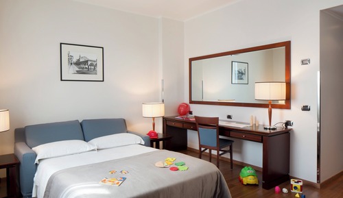 Habitación familiar (2 adulti + 2 bambini)