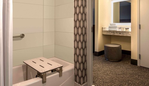 Habitación, 2 camas de matrimonio, accesible para personas con discapacidad (Mobility & Hearing)