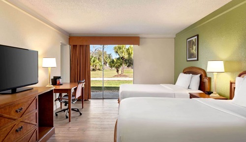 Suite familiar, 1 habitación, no fumadores (1 King Bed, 2 Double Beds)