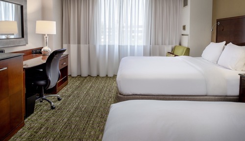 Habitación, 2 camas de matrimonio (Mobility Accessible, Tub)