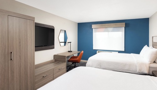 Habitación estándar, 2 camas de matrimonio, accesible en silla de ruedas (Roll-In Shower)