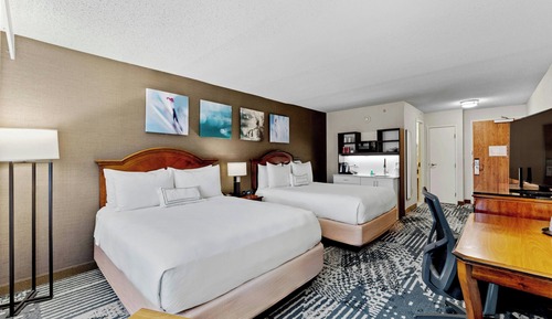 Suite estudio, 2 camas de matrimonio, cocina básica (Hearing Accessible)