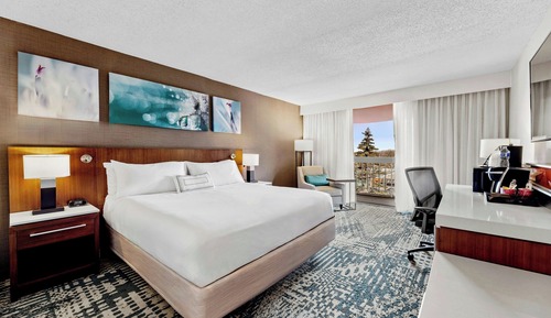 Habitación, 1 cama de matrimonio grande, no fumadores (Mobility/Hearing Accessible, Tub)