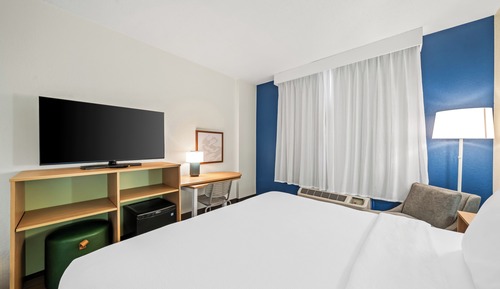 Habitación, 1 cama de matrimonio grande (Mobility, Roll-In Shower)