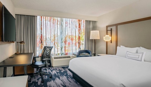 Habitación, 1 cama de matrimonio grande (Mobility/Hearing Access, Roll-in Shwr)