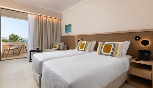 Superior Twin Garden/Pool View