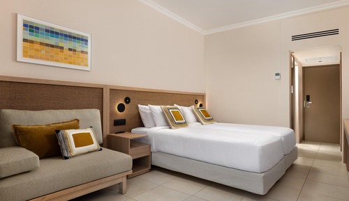 Executive Twin Pool View