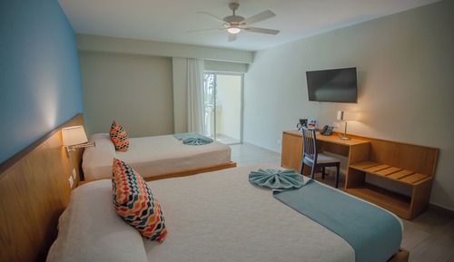 Habitación superior, 2 camas de matrimonio, balcón, vistas al mar