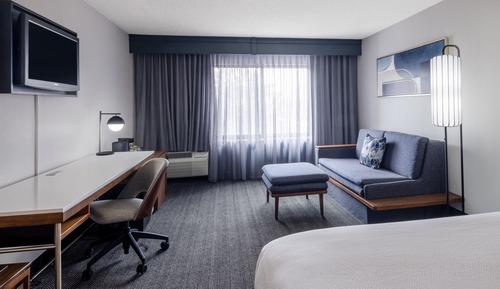 Habitación, 1 cama de matrimonio grande con sofá cama, no fumadores (Mobility Accessible, Tub)