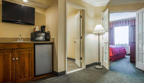 Suite (1 King Bed, 1 Queen Bed)