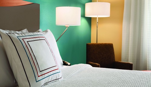 Habitación, 1 cama de matrimonio grande (Mobility/Hearing Accessible, Tub)