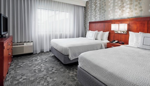 Habitación, 2 camas de matrimonio (Mobility Accessible, Tub)