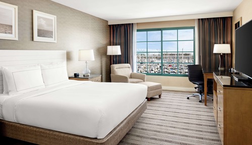 Hab. cama extragr. vistas puerto deport.