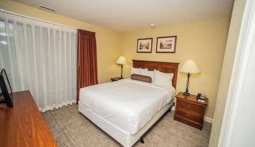 Habitación, 1 cama de matrimonio con sofá cama, cocina, junto a la playa (Shores One Bedroom Condo)