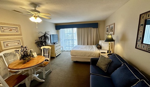 Estudio Deluxe, 1 cama de matrimonio con sofá cama, balcón, junto a la playa (Shores Studio Condo)