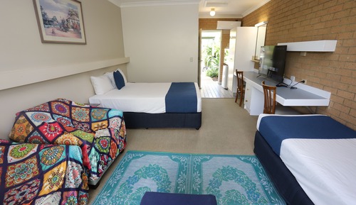 Habitación básica con 2 camas individuales