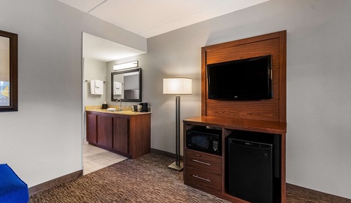 Suite, 2 camas de matrimonio, frigorífico y microondas, junto a la piscina (1st Floor)