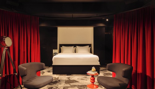 Suite (1 Double Bed 4 Twin Beds)